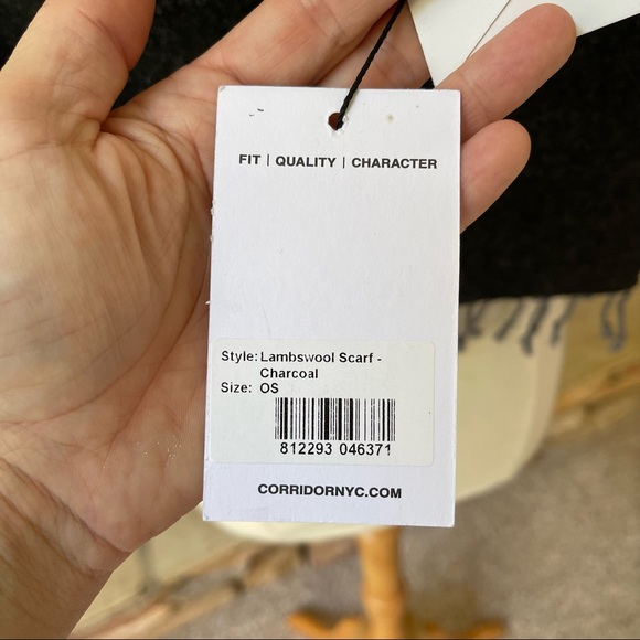 NWT Corridor lambs wool scarf in charcoal - Picture 6 of 13